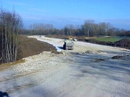 Deichrückverlegung, Einbau der Schroppenanlage (Aufnahme Dezember 2001)